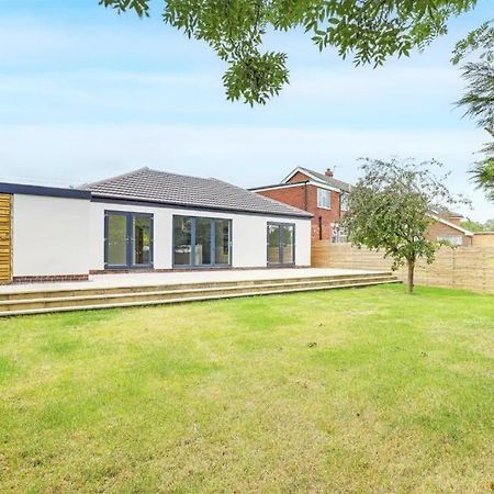 Brand New 4 Bed Deluxe Modern Villa - Sleeps 9 - Private Parking & Garden Nottingham Exterior photo